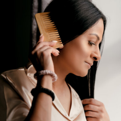 the silk glow founder parul using bamboo comb
