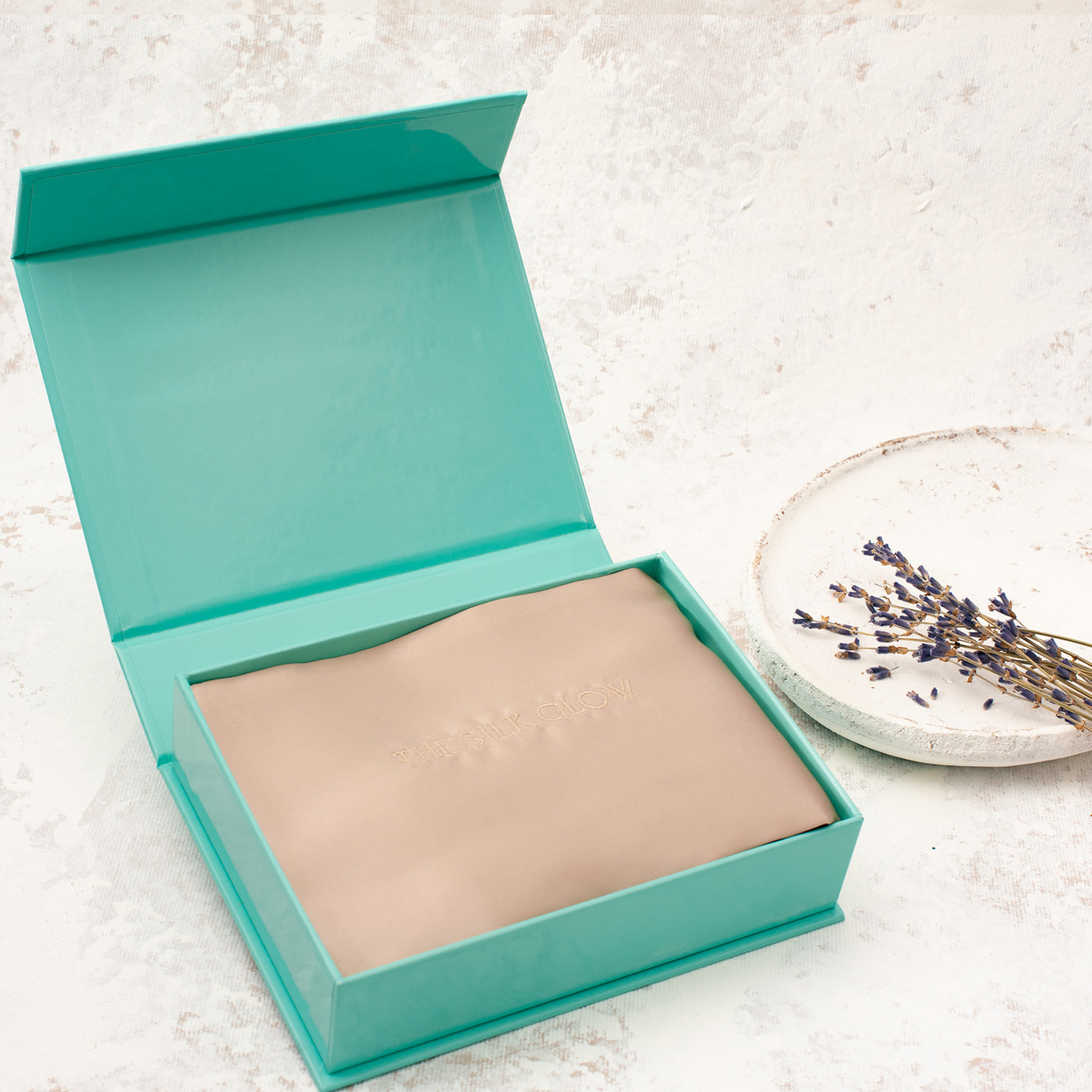 the silk glow silk pillow case in gold